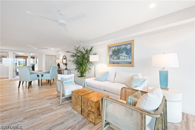 1977 Gulf Shore BLVD N 504, Naples, FL 34102