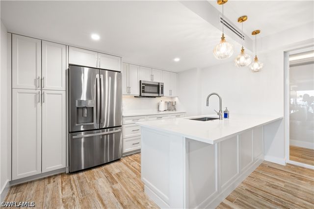 1977 Gulf Shore BLVD N 504, Naples, FL 34102