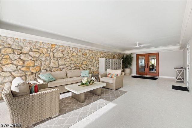 1977 Gulf Shore BLVD N 504, Naples, FL 34102