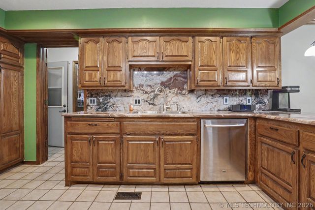 2966 W Berwick Street, Claremore, OK 74017