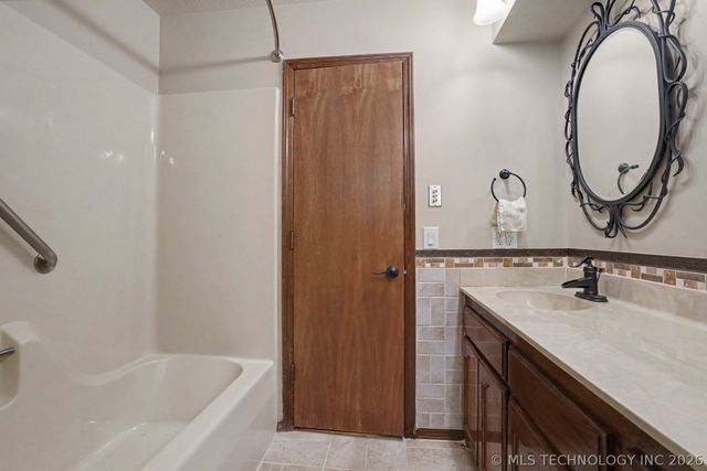 2966 W Berwick Street, Claremore, OK 74017