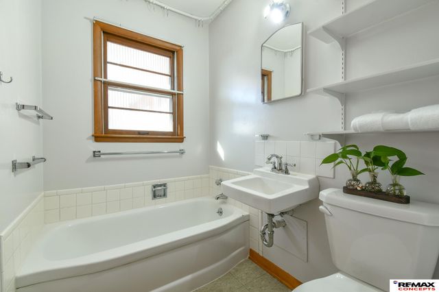 4221 N 11 Street, Lincoln, NE 68521