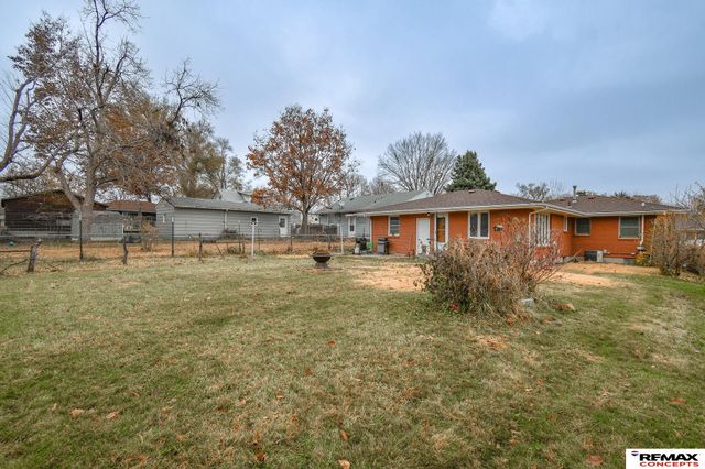 4221 N 11 Street, Lincoln, NE 68521