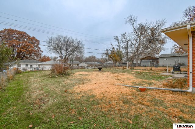 4221 N 11 Street, Lincoln, NE 68521