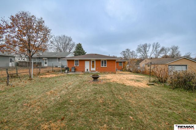 4221 N 11 Street, Lincoln, NE 68521