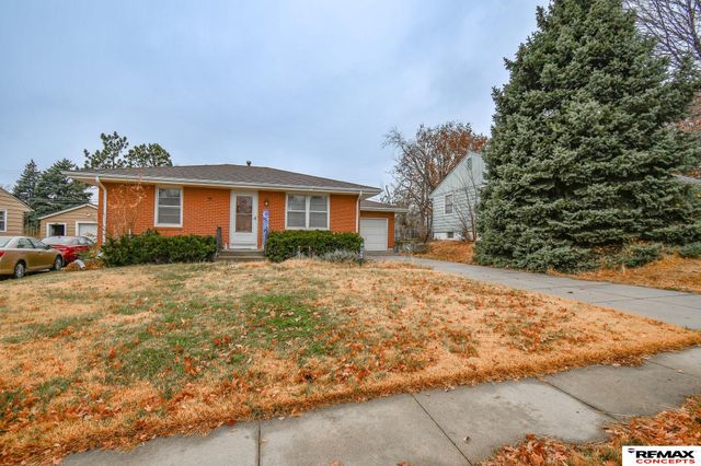 4221 N 11 Street, Lincoln, NE 68521
