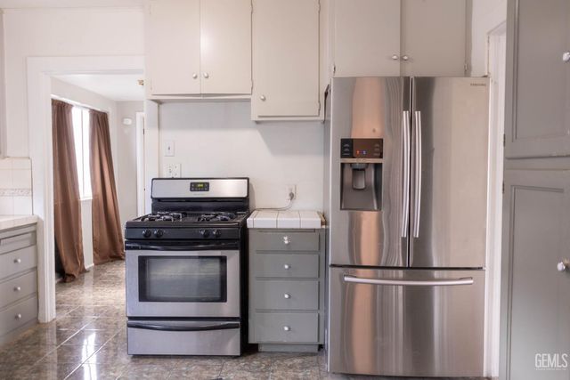 421 Holtby Road, Bakersfield, CA 93304