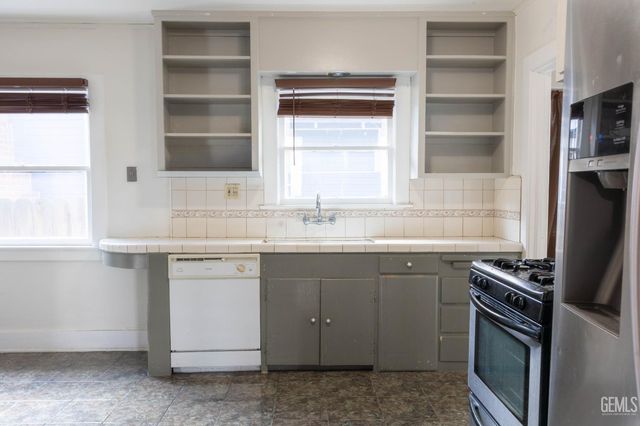 421 Holtby Road, Bakersfield, CA 93304