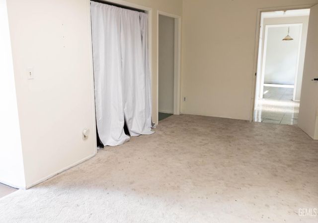 421 Holtby Road, Bakersfield, CA 93304