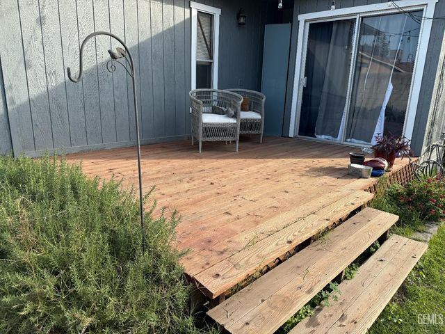 421 Holtby Road, Bakersfield, CA 93304