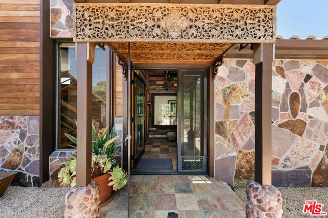 231 Loma Metisse Road, Malibu, CA 90265