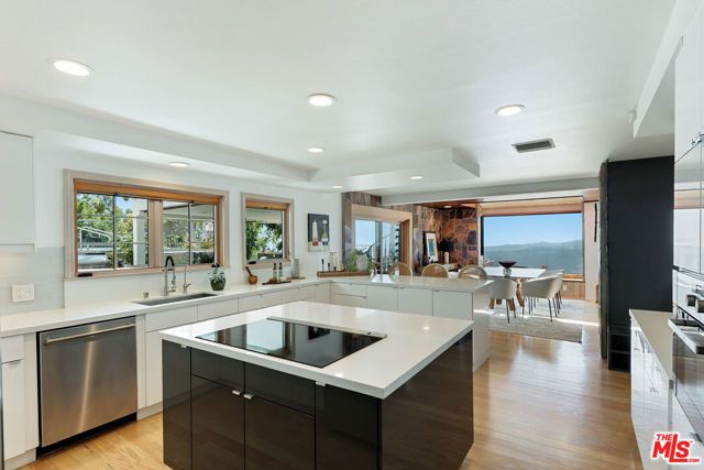 231 Loma Metisse Road, Malibu, CA 90265