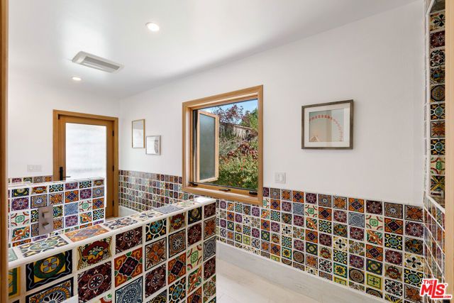 231 Loma Metisse Road, Malibu, CA 90265