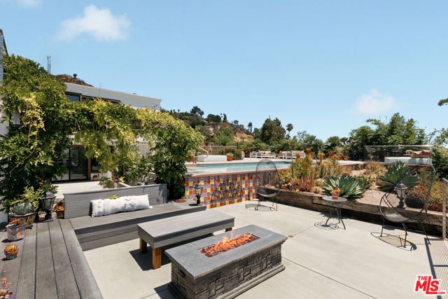 231 Loma Metisse Road, Malibu, CA 90265