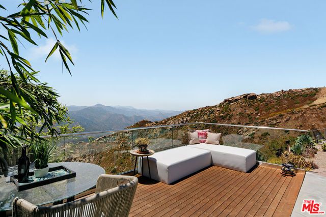 231 Loma Metisse Road, Malibu, CA 90265