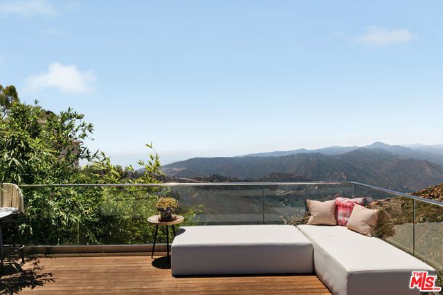 231 Loma Metisse Road, Malibu, CA 90265