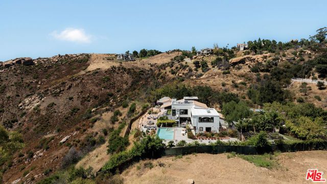 231 Loma Metisse Road, Malibu, CA 90265