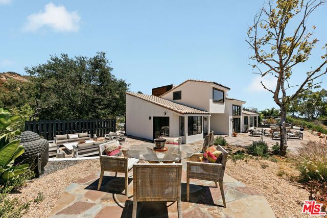 231 Loma Metisse Road, Malibu, CA 90265