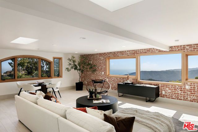 231 Loma Metisse Road, Malibu, CA 90265