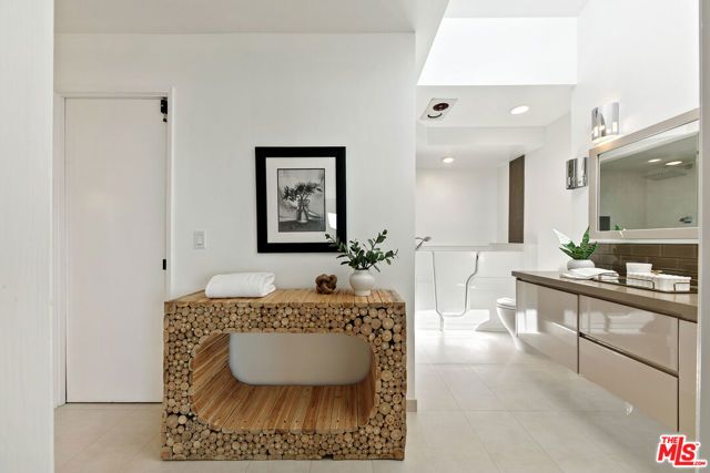 231 Loma Metisse Road, Malibu, CA 90265