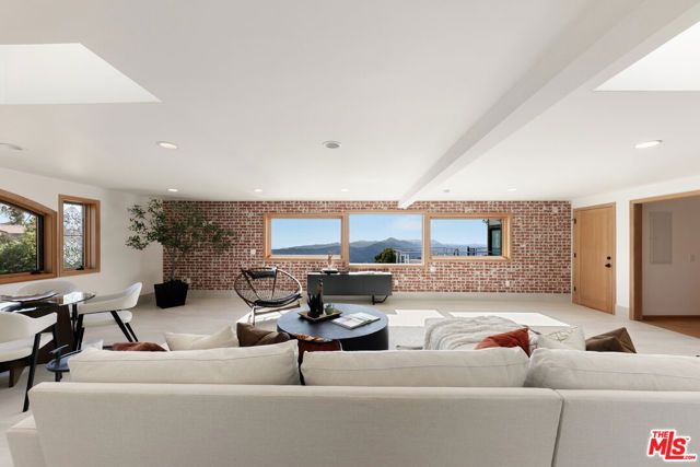 231 Loma Metisse Road, Malibu, CA 90265