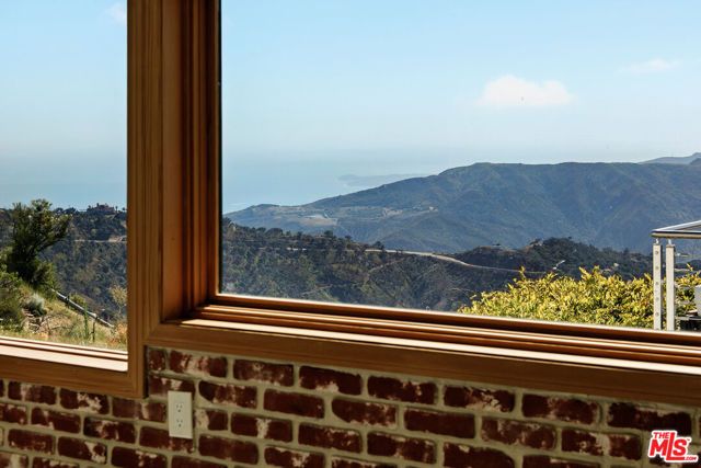 231 Loma Metisse Road, Malibu, CA 90265