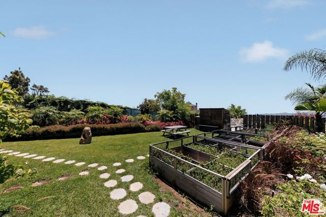 231 Loma Metisse Road, Malibu, CA 90265