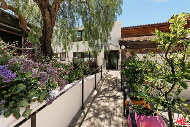 231 Loma Metisse Road, Malibu, CA 90265