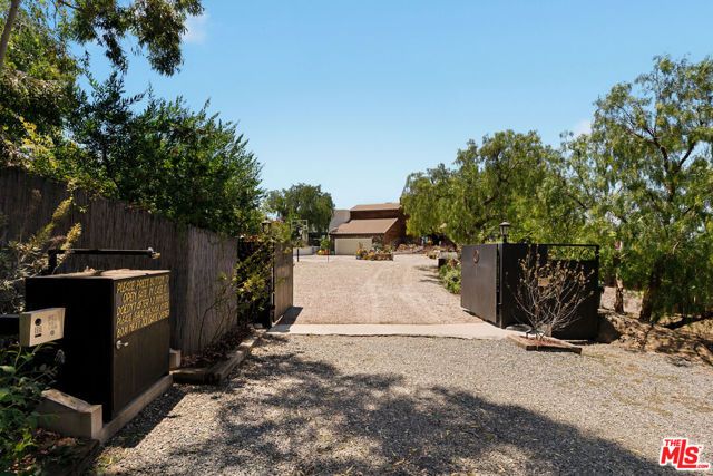 231 Loma Metisse Road, Malibu, CA 90265
