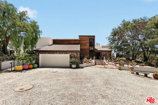 231 Loma Metisse Road, Malibu, CA 90265