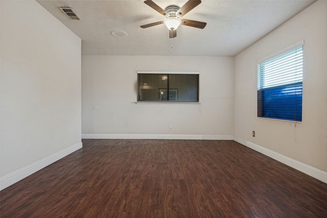 2307 Busch Drive, Arlington, TX 76014