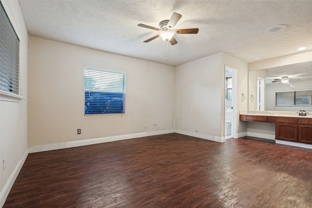 2307 Busch Drive, Arlington, TX 76014