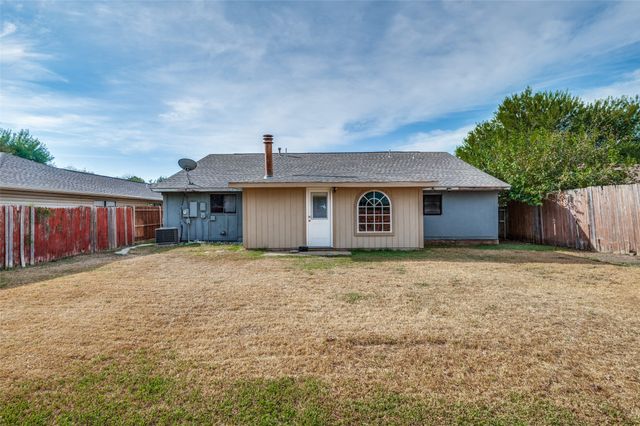 2307 Busch Drive, Arlington, TX 76014