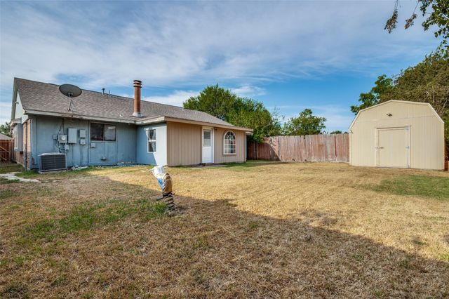 2307 Busch Drive, Arlington, TX 76014
