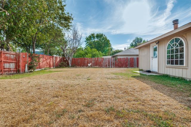 2307 Busch Drive, Arlington, TX 76014