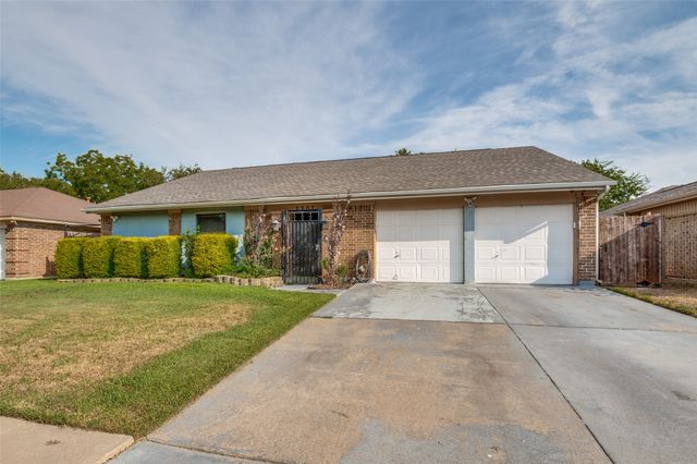 2307 Busch Drive, Arlington, TX 76014