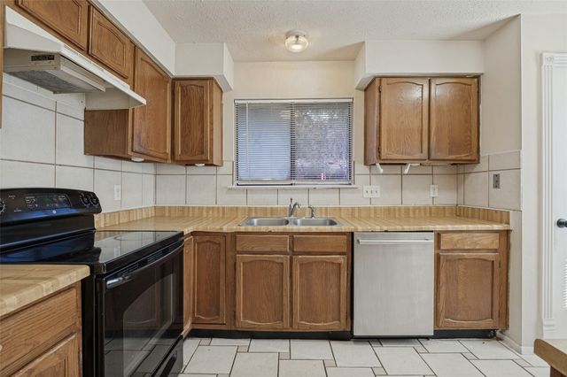 2307 Busch Drive, Arlington, TX 76014