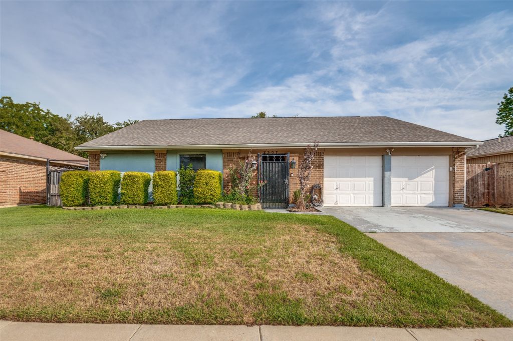 2307 Busch Drive, Arlington, TX 76014 — photo 2