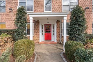 781 Palmer Road 2D, Bronxville, NY 10708