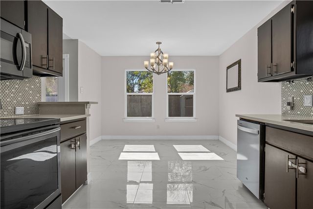 2165 Spring Park Dr, Ingleside, TX 78362