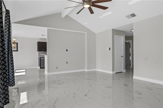 2165 Spring Park Dr, Ingleside, TX 78362