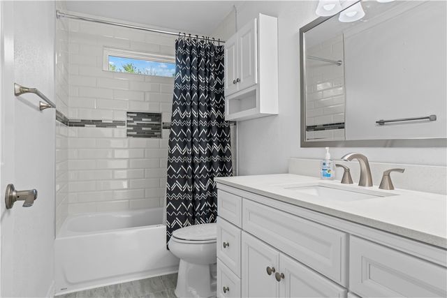 2165 Spring Park Dr, Ingleside, TX 78362