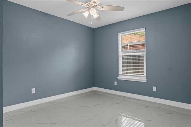 2165 Spring Park Dr, Ingleside, TX 78362