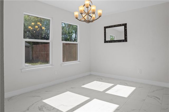 2165 Spring Park Dr, Ingleside, TX 78362