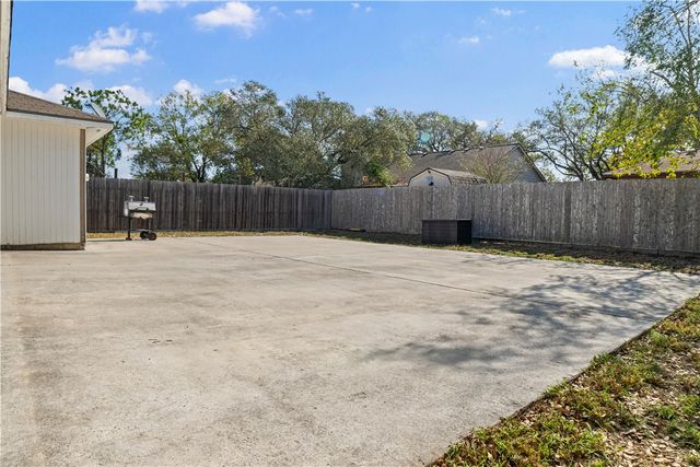 2165 Spring Park Dr, Ingleside, TX 78362