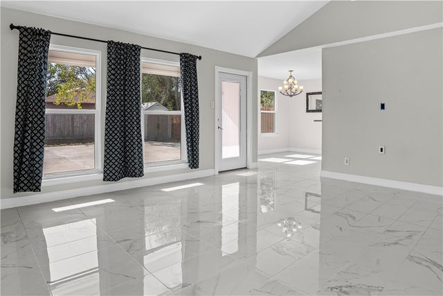 2165 Spring Park Dr, Ingleside, TX 78362