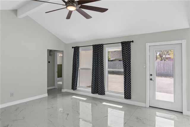 2165 Spring Park Dr, Ingleside, TX 78362