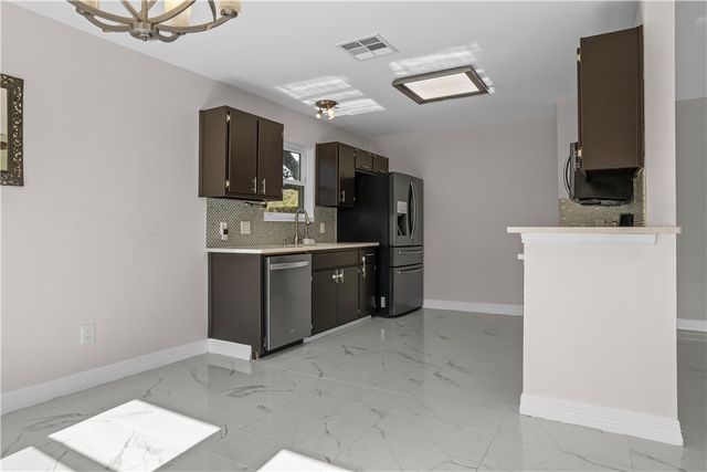 2165 Spring Park Dr, Ingleside, TX 78362