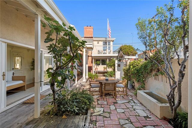 1300 W Balboa Boulevard, Newport Beach, CA 92661