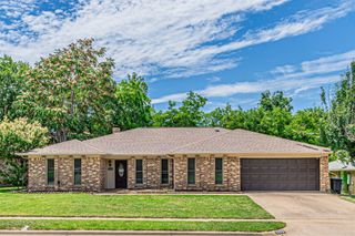 1113 Oak Timber Drive, Euless, TX 76039